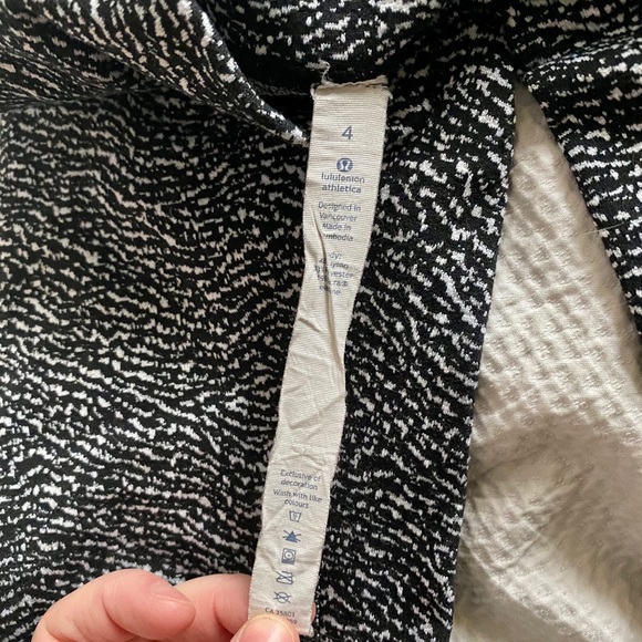 Lululemon crops 🍋 - Picture 2 of 4